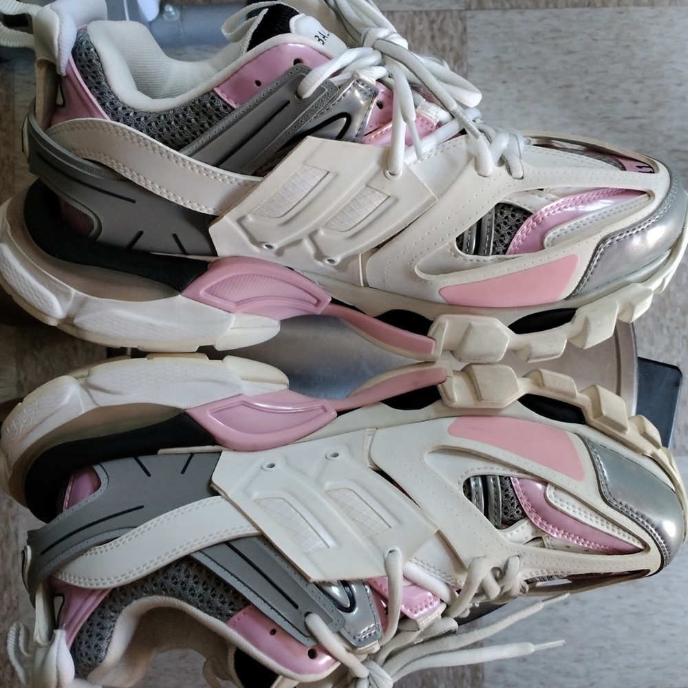 Balenciaga Women's White, Pink, and Gray Sneakers - Picture 4 of 6